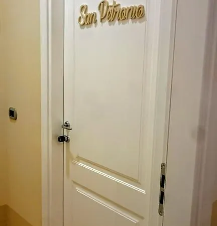 Casa Isolani, Piazza Maggiore Affittacamere