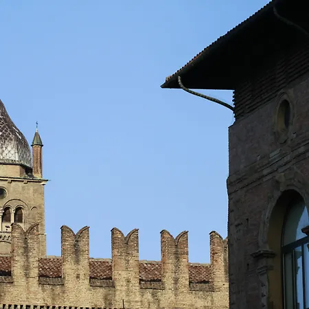 Affittacamere Casa Isolani, Piazza Maggiore 2*