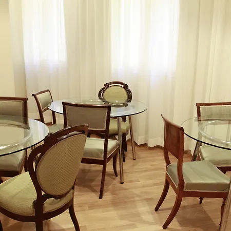 Casa Isolani, Piazza Maggiore Affittacamere 2*