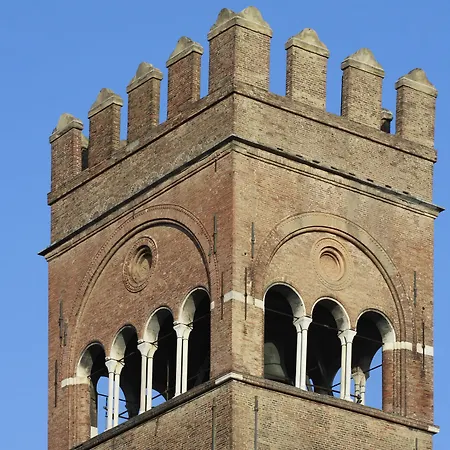 Casa Isolani Luxury Piazza Maggiore بيت ضيافة 2*