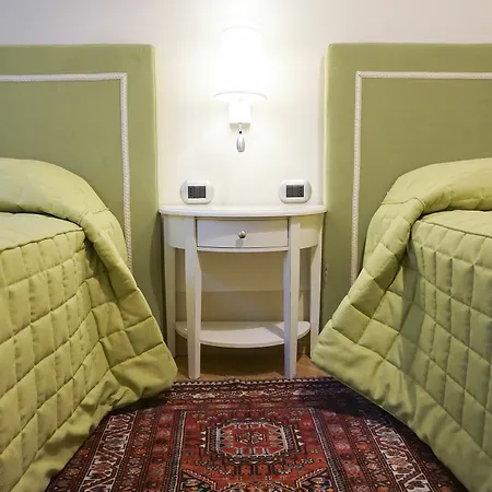 Casa Isolani Luxury Piazza Maggiore بيت ضيافة 2*